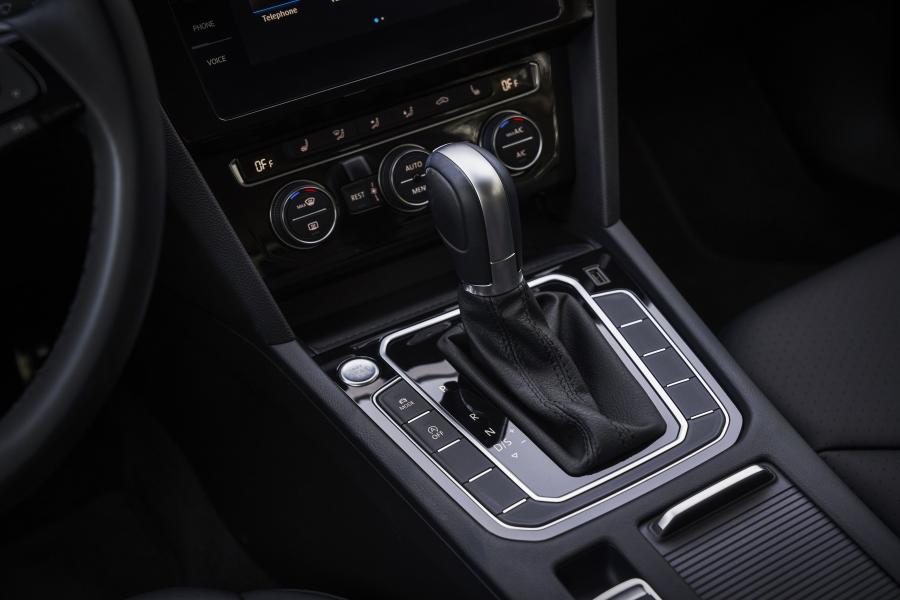 Детали интерьера Volkswagen Arteon 4Motion 2018 года  (NA) (фото 25 из 41)